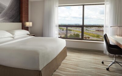 Hilton Toronto Airport Hotel & Suites