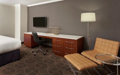 Hilton Toronto Airport Hotel & Suites