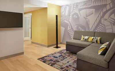 Hilton Toronto Airport Hotel & Suites