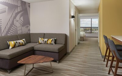 Hilton Toronto Airport Hotel & Suites