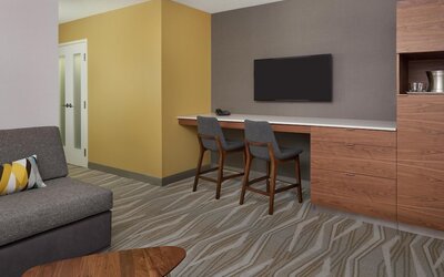 Hilton Toronto Airport Hotel & Suites