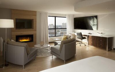 Hilton Toronto Airport Hotel & Suites