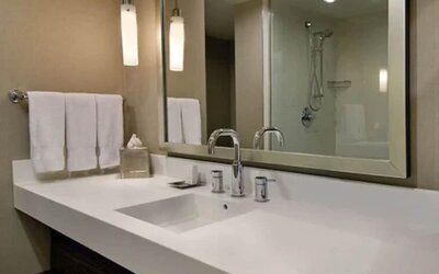 Hilton Toronto Airport Hotel & Suites