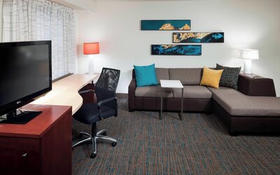 Studio, 1 King Bed with Sofa bed (Mobility/Hearing Accessible, Tub)