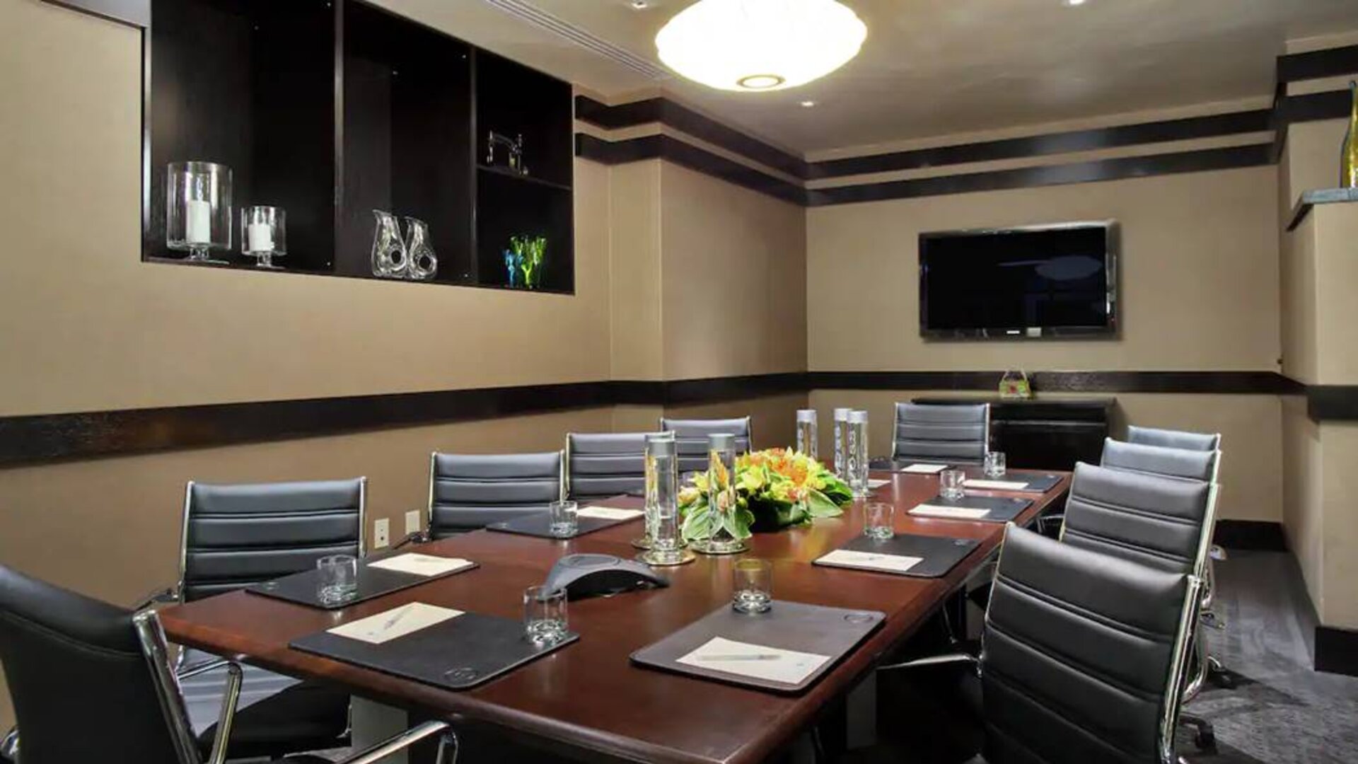 A boardroom-style meeting room within the Hilton Fashion District.