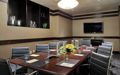 A boardroom-style meeting room within the Hilton Fashion District.