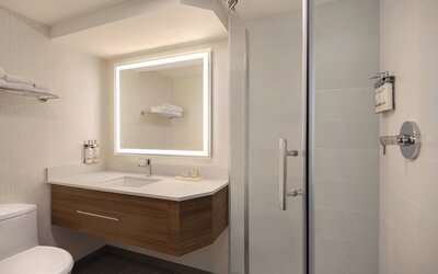 Holiday Inn & Suites Vancouver Downtown by IHG
