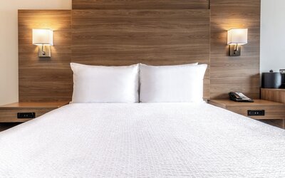 Atrium Hotel Vancouver