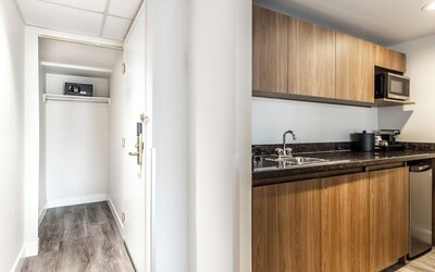 Atrium Hotel Vancouver
