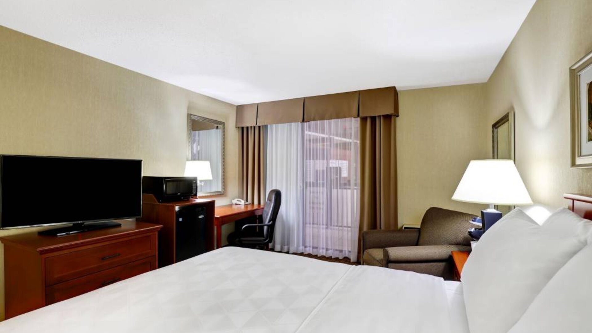 Guest room in Holiday Inn Laval Montreal, featuring workspace desk and chair.