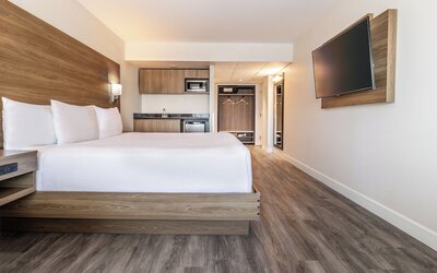 Atrium Hotel Vancouver