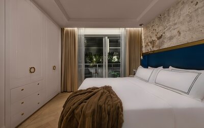 AZUR Legacy Collection Hotel