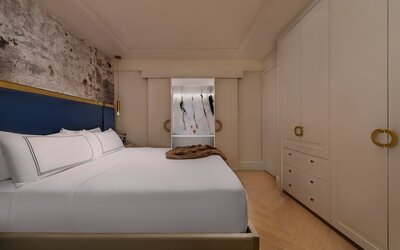 AZUR Legacy Collection Hotel