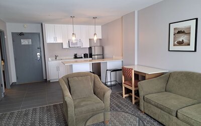 Best Western Plus Vancouver Airport Hotel