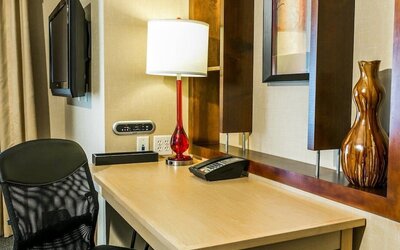 Suite, 1 King Bed with Sofa bed, Non Smoking
