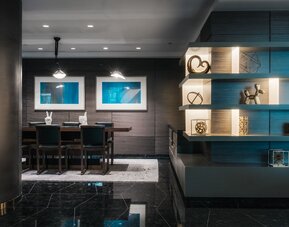 Paradox Vancouver