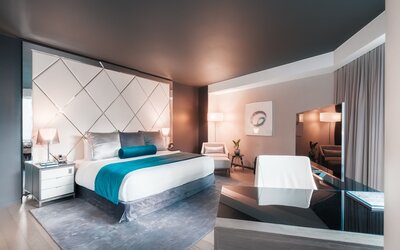 Paradox Vancouver
