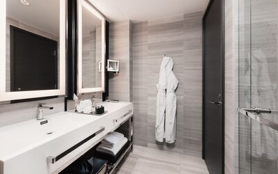 Paradox Vancouver