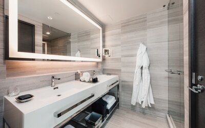 Paradox Vancouver