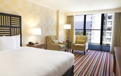Pinnacle Hotel Harbourfront