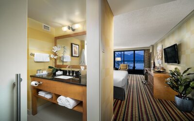 Pinnacle Hotel Harbourfront