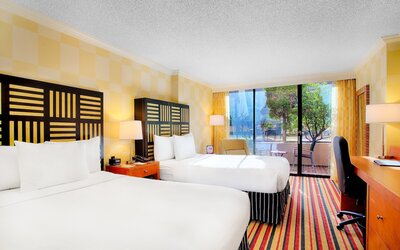 Pinnacle Hotel Harbourfront