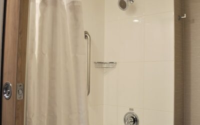 Pinnacle Hotel Harbourfront