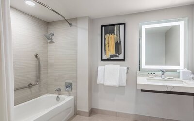 Delta Hotels by Marriott Vancouver Downtown Suites