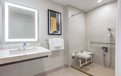 Delta Hotels by Marriott Vancouver Downtown Suites