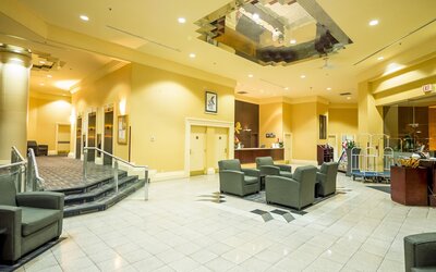 Rosedale On Robson Suite Hotel