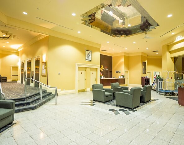 Rosedale On Robson Suite Hotel