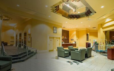 Rosedale On Robson Suite Hotel