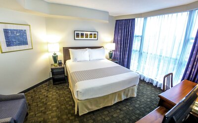 Rosedale On Robson Suite Hotel