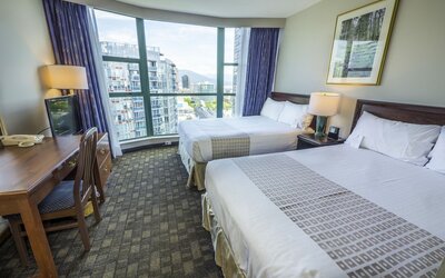 Rosedale On Robson Suite Hotel