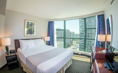 Rosedale On Robson Suite Hotel