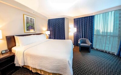 Rosedale On Robson Suite Hotel
