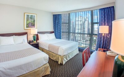 Rosedale On Robson Suite Hotel