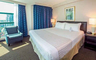 Rosedale On Robson Suite Hotel