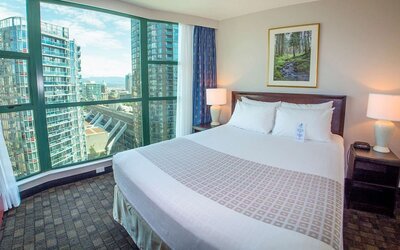 Rosedale On Robson Suite Hotel