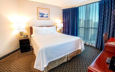 Rosedale On Robson Suite Hotel
