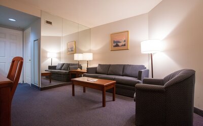 Rosedale On Robson Suite Hotel