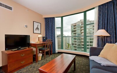 Rosedale On Robson Suite Hotel