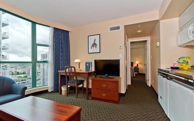 Rosedale On Robson Suite Hotel
