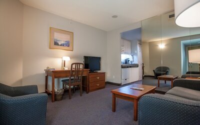 Rosedale On Robson Suite Hotel