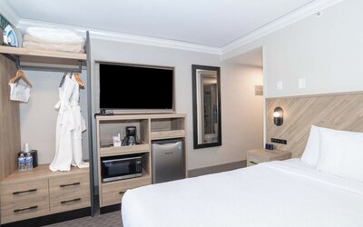 Sandman Signature Vancouver Downtown Hotel