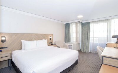 Sandman Signature Vancouver Downtown Hotel