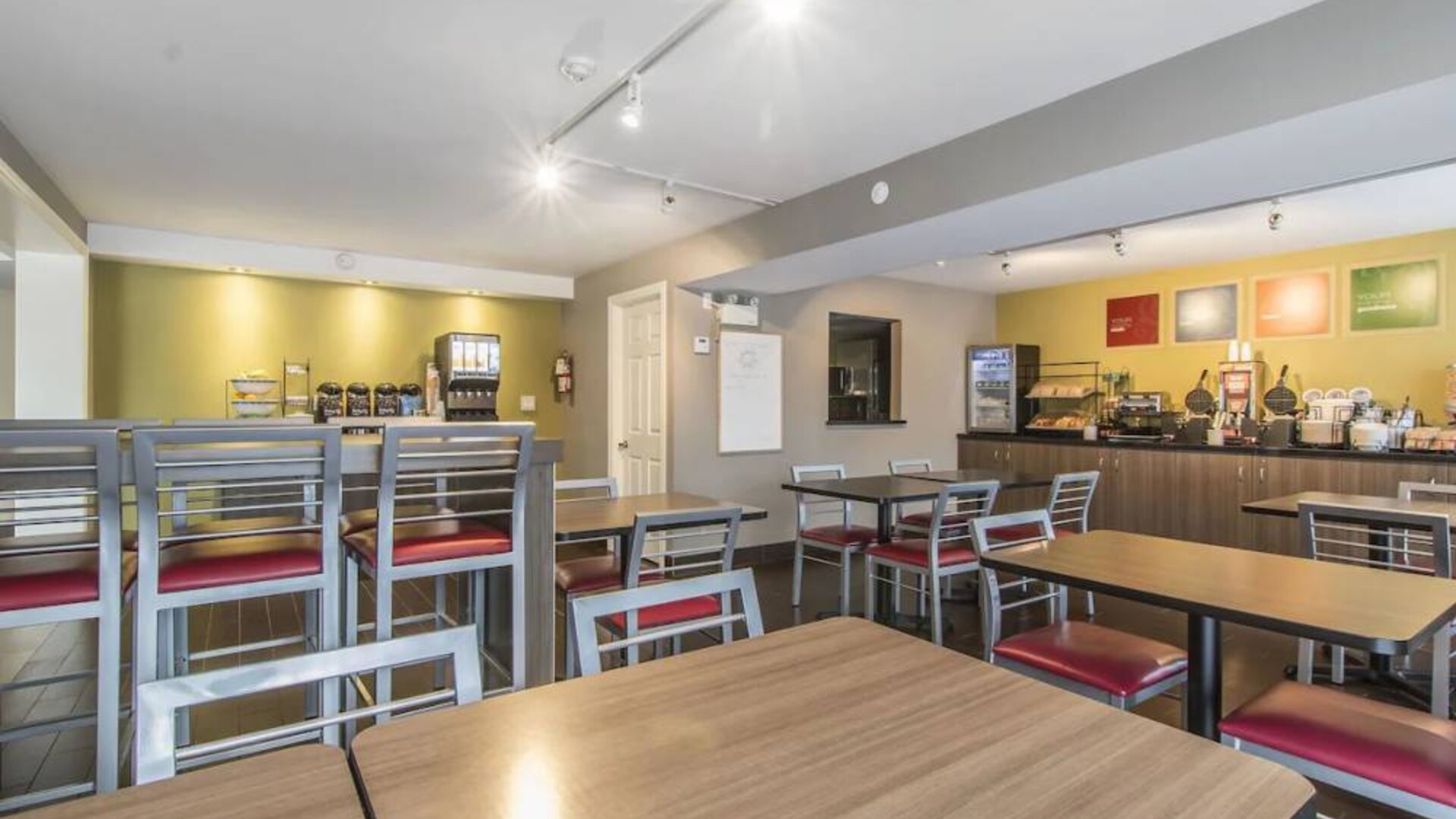 The hotel’s breakfast dining area has a range of table sizes and both standard and tall chairs.