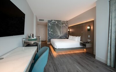 Coast Coal Harbour Vancouver Hotel by APA