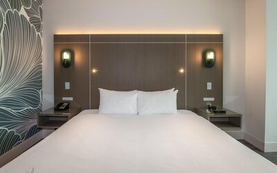 Coast Coal Harbour Vancouver Hotel by APA
