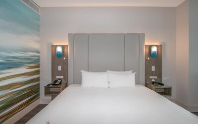 Coast Coal Harbour Vancouver Hotel by APA